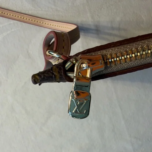 Louis Vuitton Neverfull Monogram Brown Wristlet Like New - Picture 6 of 14